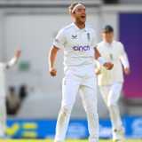 Showman Broad entertains to the end in fitting finale