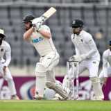 Phillips' stunning counterattack puts NZ just ahead before bad light stops play