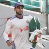 Mehidy pulls up Bangladesh's top order after Dhaka defeat