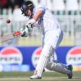 Smith 89 repels Sajid six-for, as England edge 13-wicket day