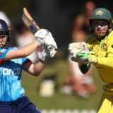 Amy Jones plays down Hartley row as England face must-win Canberra contest
