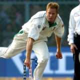 Shaun Pollock's wobble-seam ball
