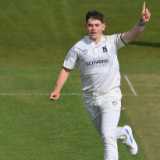 Bamber bulldozes Glamorgan to boost Warwickshire title hopes