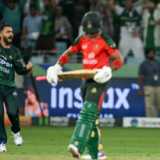 Simmons rues dropped catches and 'bad decisions'
