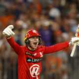 Oliver Peake's last-ball six takes Renegades home in thriller