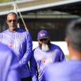 'We let ourselves down' - worries increase for Simmons