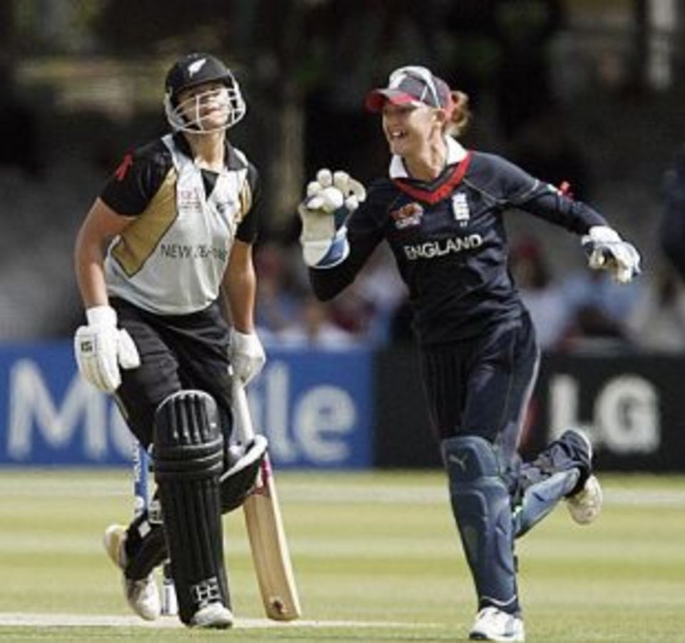 Suzie Bates is stumped by Sarah Taylor