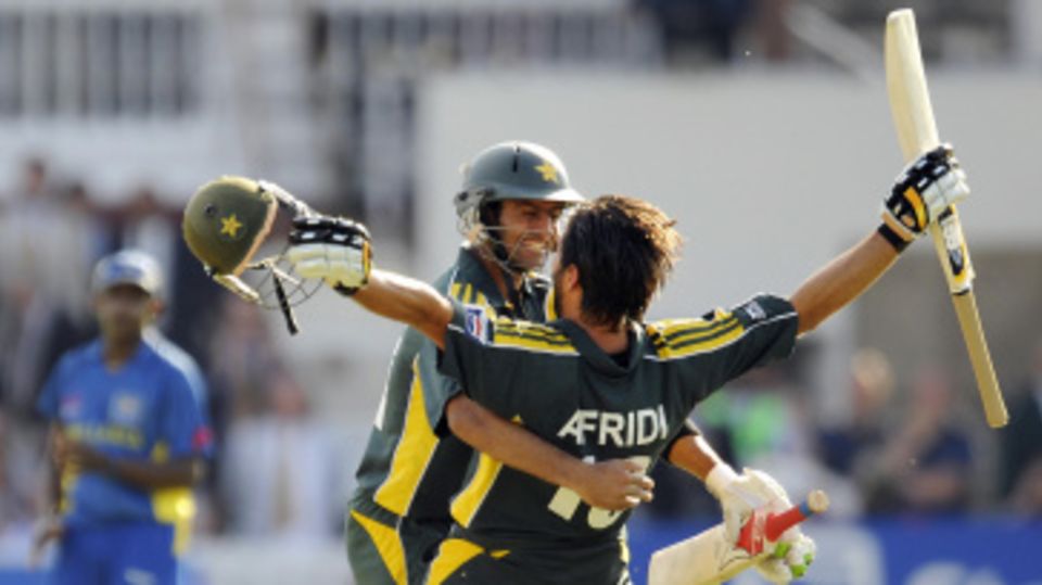 Shahid Afridi and Shoaib Malik celebrate the win