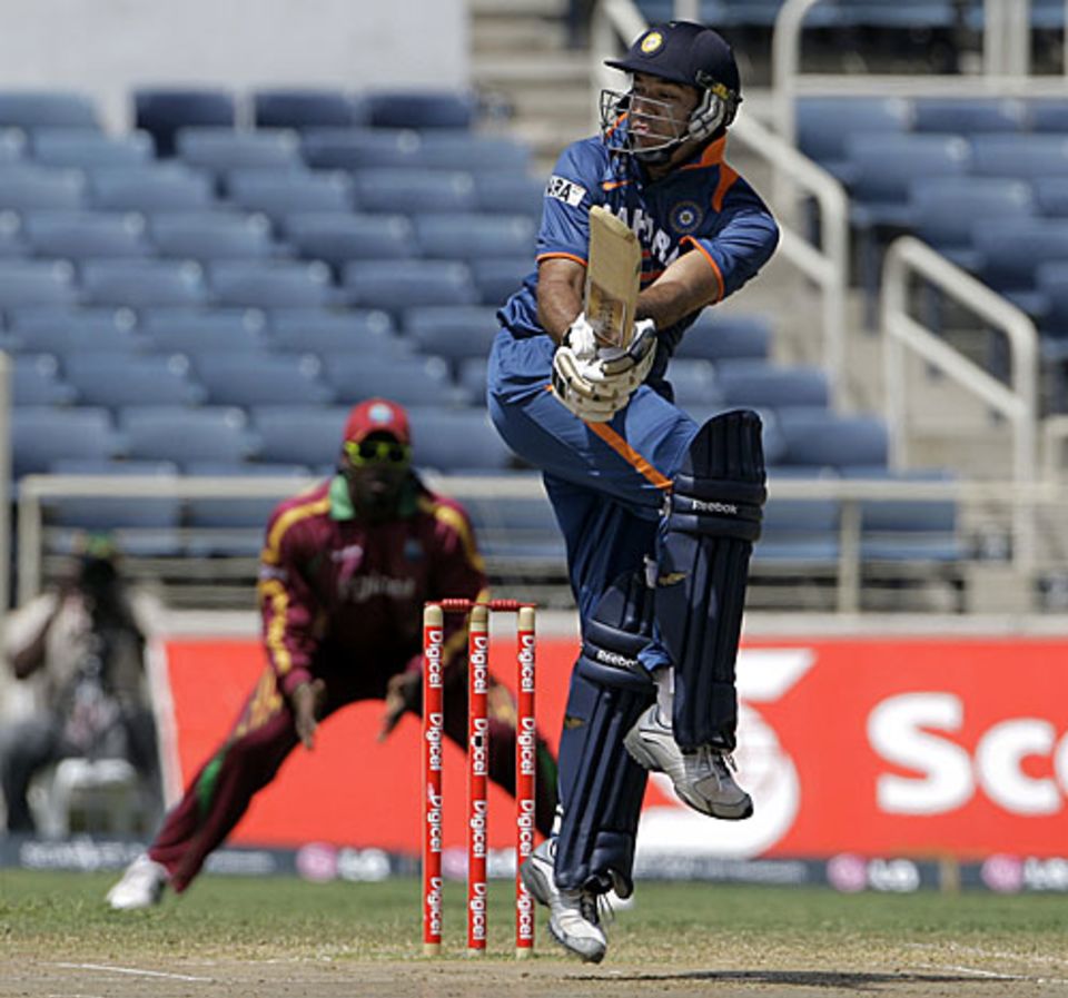 Yuvraj Singh pulls off his hip