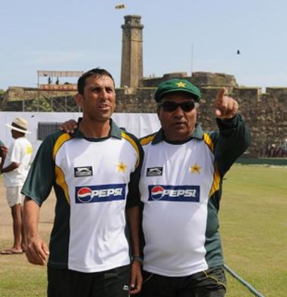 Intikhab Alam revealed of a plan by six to seven players to stand united against Younis Khan