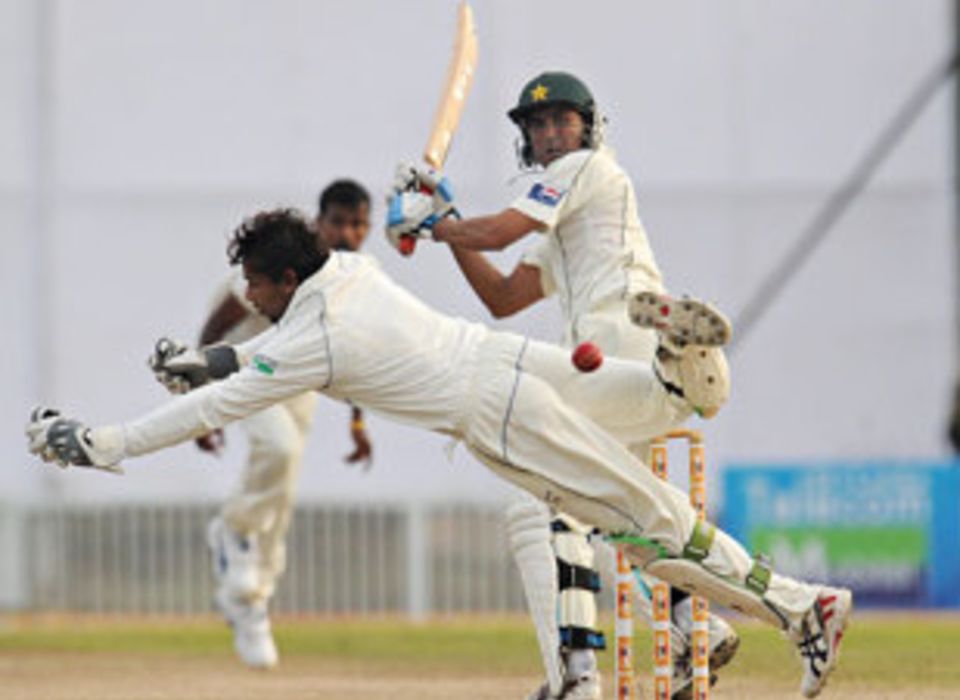 Tillakaratne Dilshan kept wickets with confidence but injured his finger in the process