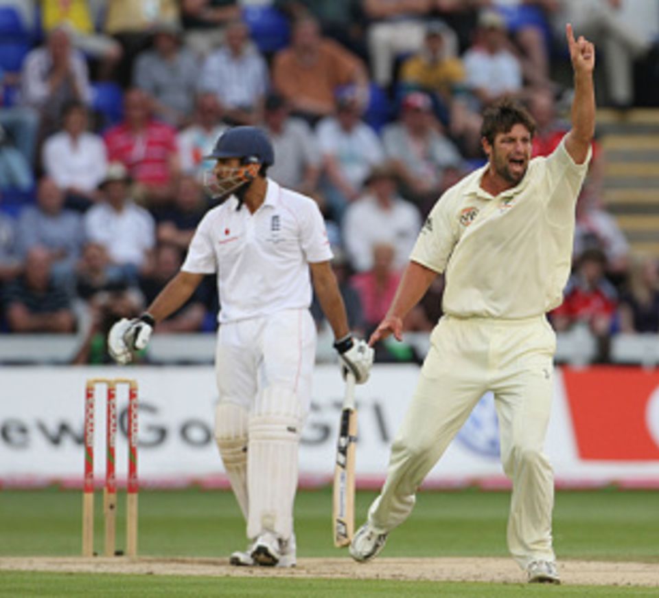 In the 2009 Ashes series, Ben Hilfenhaus' domination of Ravi Bopara was complete: 16 runs, five dismissals, average 3.20