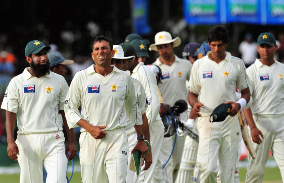 Pakistan staged a recovery to post 320 after being dismissed for 90 in the first innings in Galle in 2009, but Sri Lanka still managed to wrap up the game inside three days