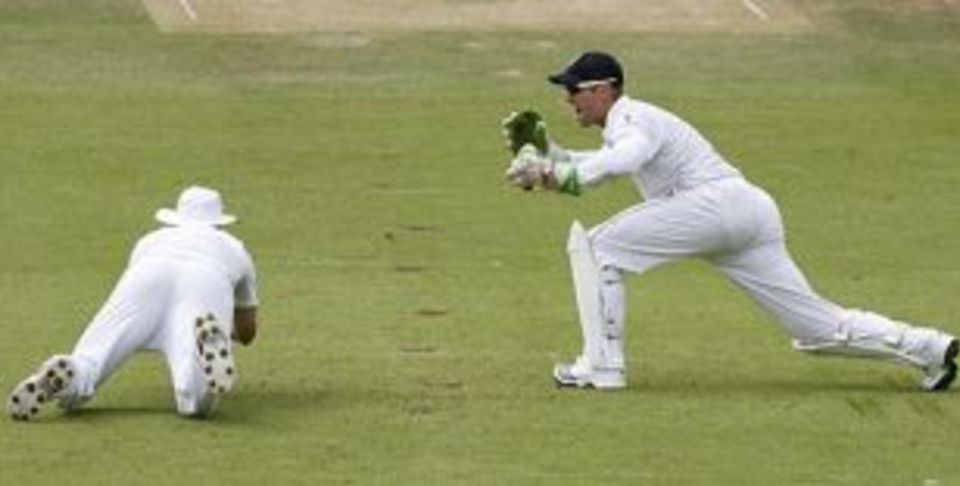 Andrew Strauss said he was 100% certain he had held the ball - and had the bruises to prove it
