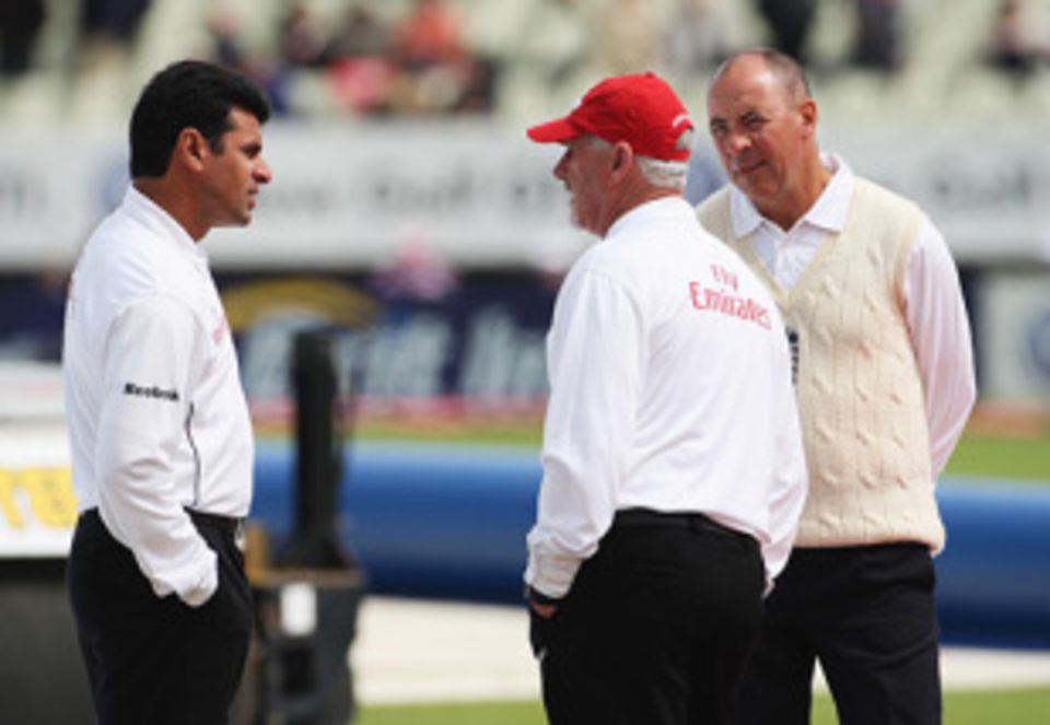 Peter Willey suggested umpires stand for one Test per series to reduce the pressure