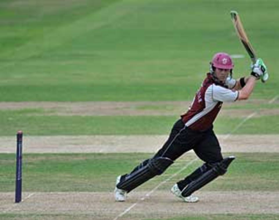 Craig Kieswetter played the key innings as Somerset stayed in the title chase