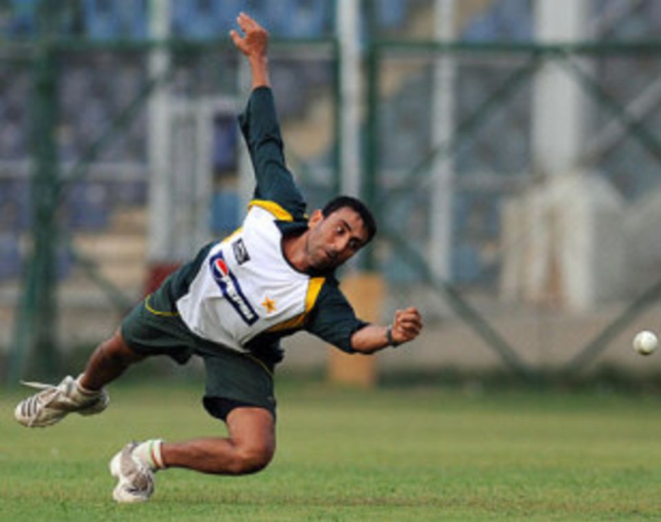 Younis Khan will start batting from tomorrow in the hope of being fit for Pakistan's next game against India on Saturday