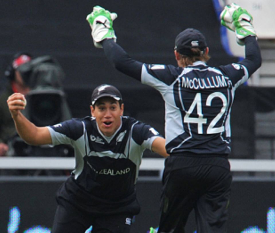 John Wright: 'If Ross Taylor is off the field he's [Brendon McCullum] certainly the bloke that seems an obvious candidate [to lead]'