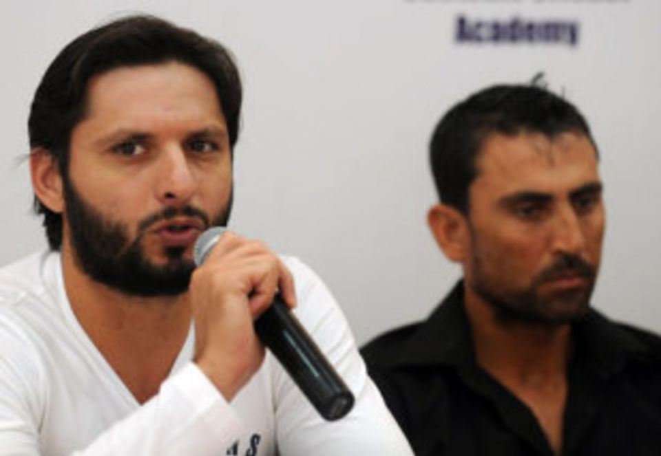 Shahid Afridi realises the importance of an accomplished player like Younis Khan in his inexperienced Test batting line-up