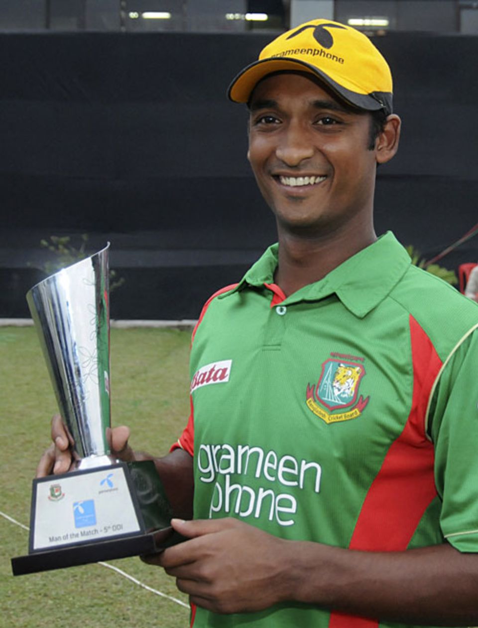 Naeem Islam with the Man of the Match trophy