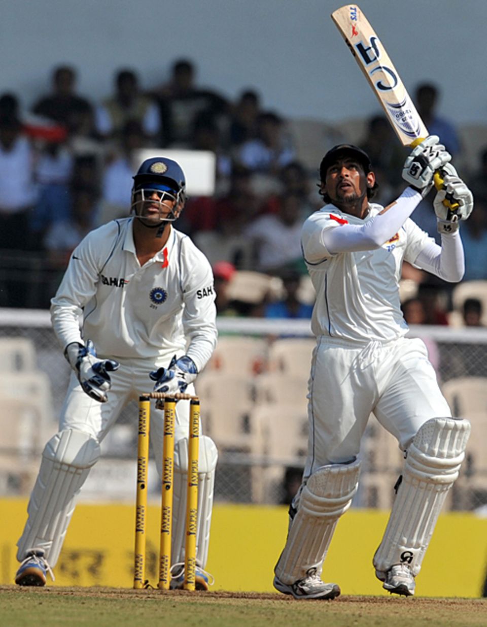 Tillakaratne Dilshan goes aerial 