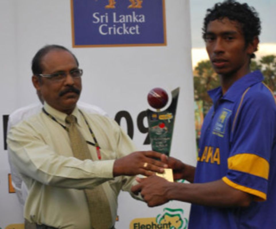Kithuruwan Vithanage accepts his Man-of-the-Match award