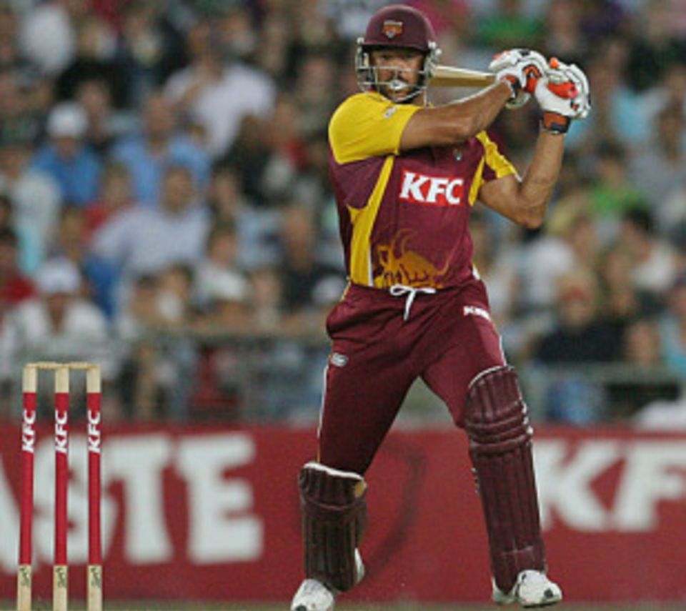 Andrew Symonds top scored with an unbeaten 38 as the Bulls roared in Sydney