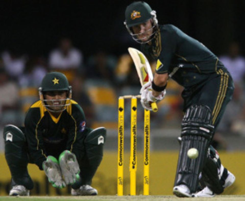 Michael Clarke: "It's no sense me trying to hit every ball for six"