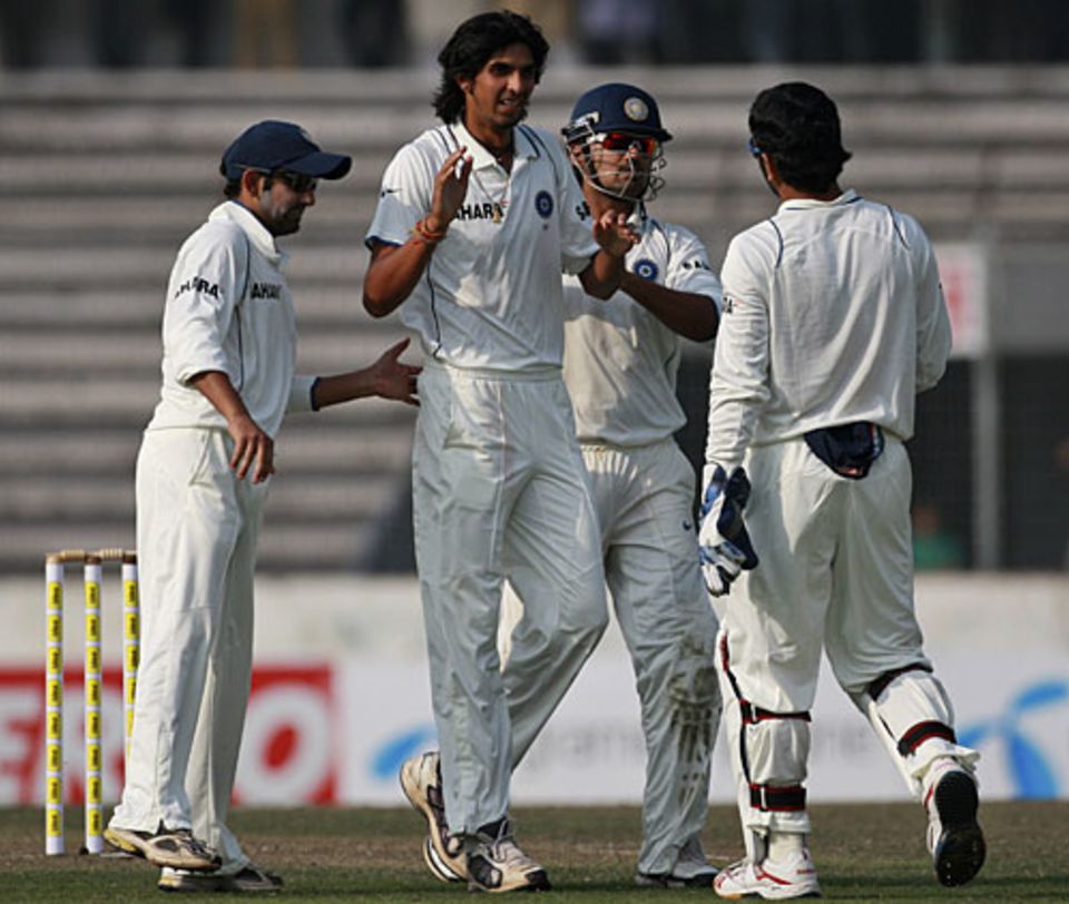 Ishant Sharma is congratulated after sending back Mushfiqur Rahim