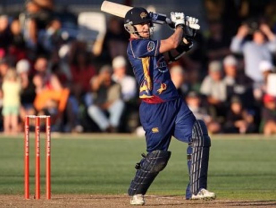 Nathan McCullum's rapid half-century helped Otago tie the game against Auckland