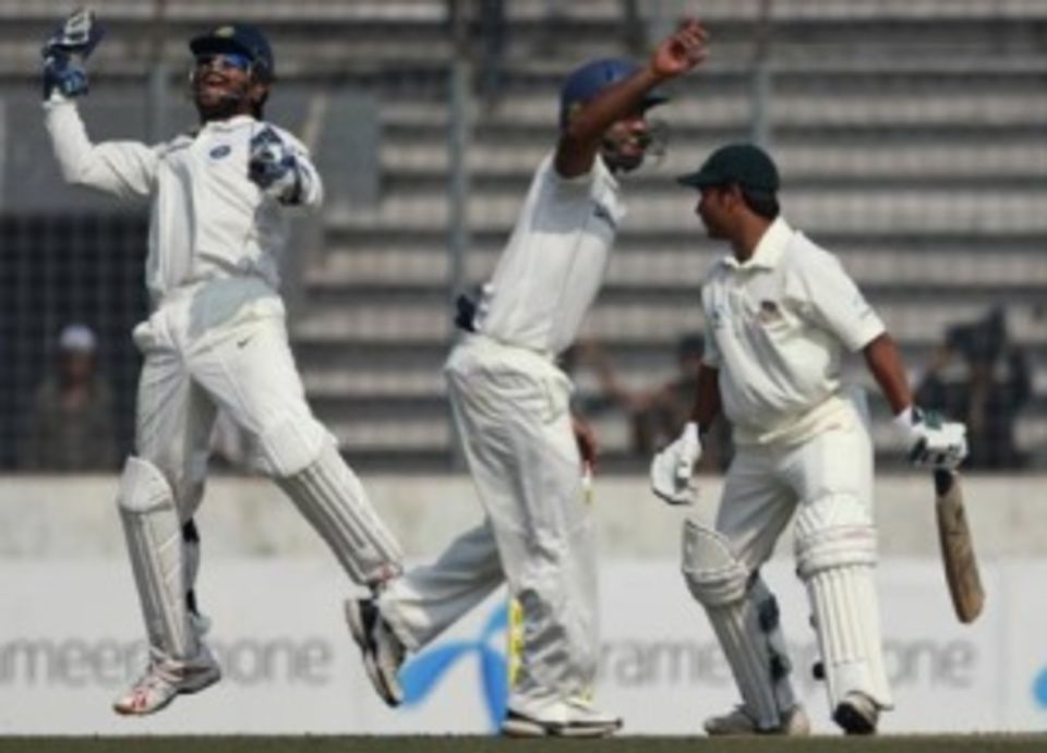 Mohammad Ashraful resisted the Indian attack initially, but his dismissal opened the flood-gates
