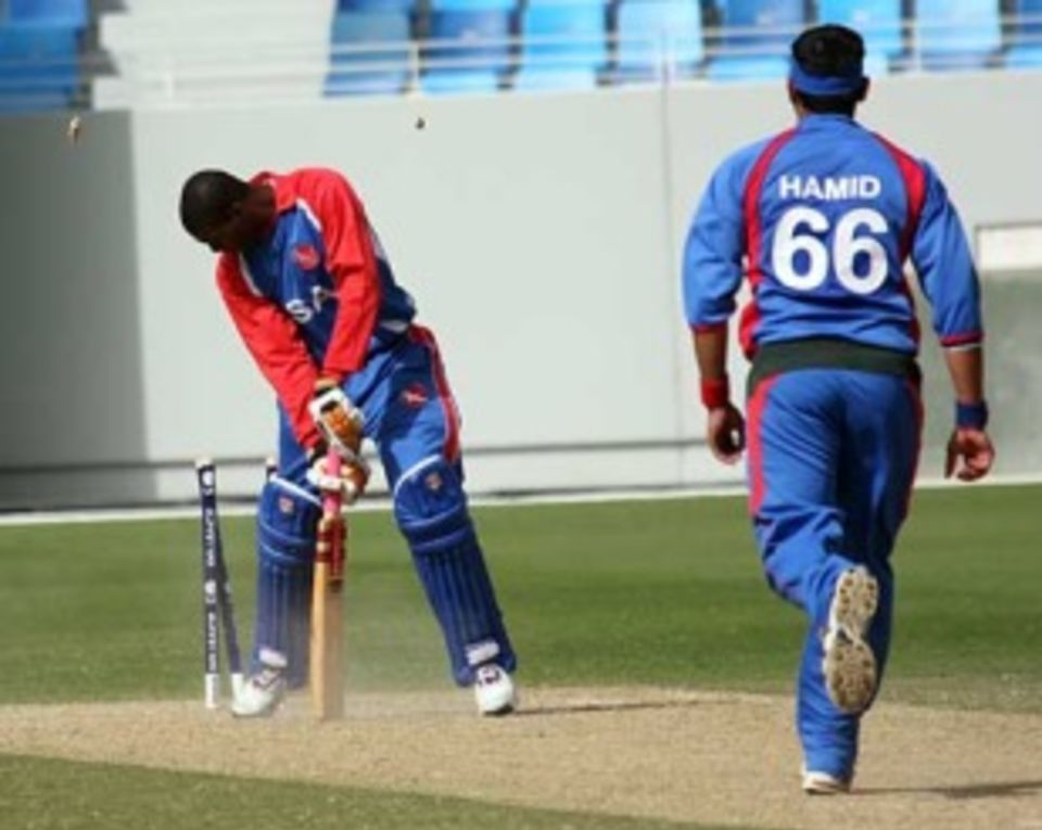 Hamid Hassan continued his superb bowling form with three more wickets today