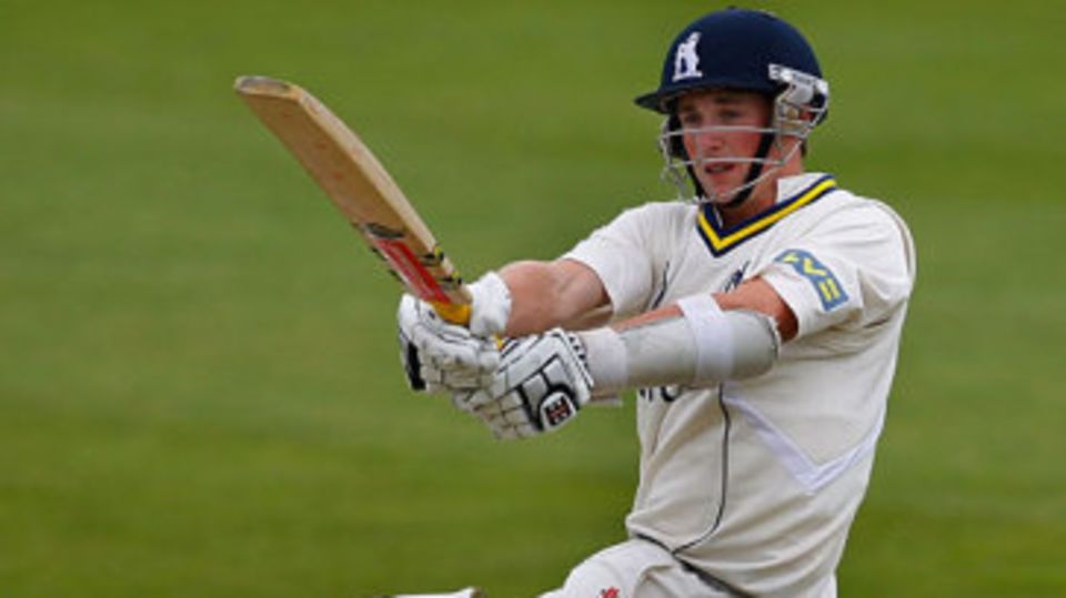 Chris Woakes lifted Warwickshire ahead with his second first-class hundred