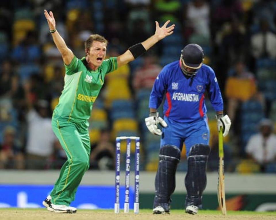 Dale Steyn appeals for the wicket of Mohammad Shahzad