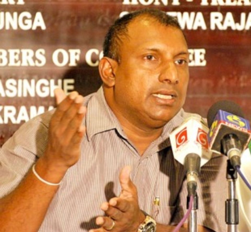 Victory in the 2011 World Cup, Aravinda de Silva has said, is his "primary responsibility."