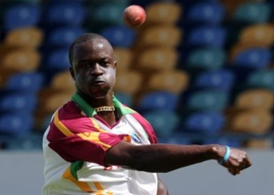 Kemar Roach will have a huge responsibility in ensuring that West Indies' bowling isn't entirely toothless in Sri Lanka