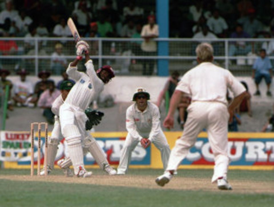 Brian Lara takes on Shane Warne