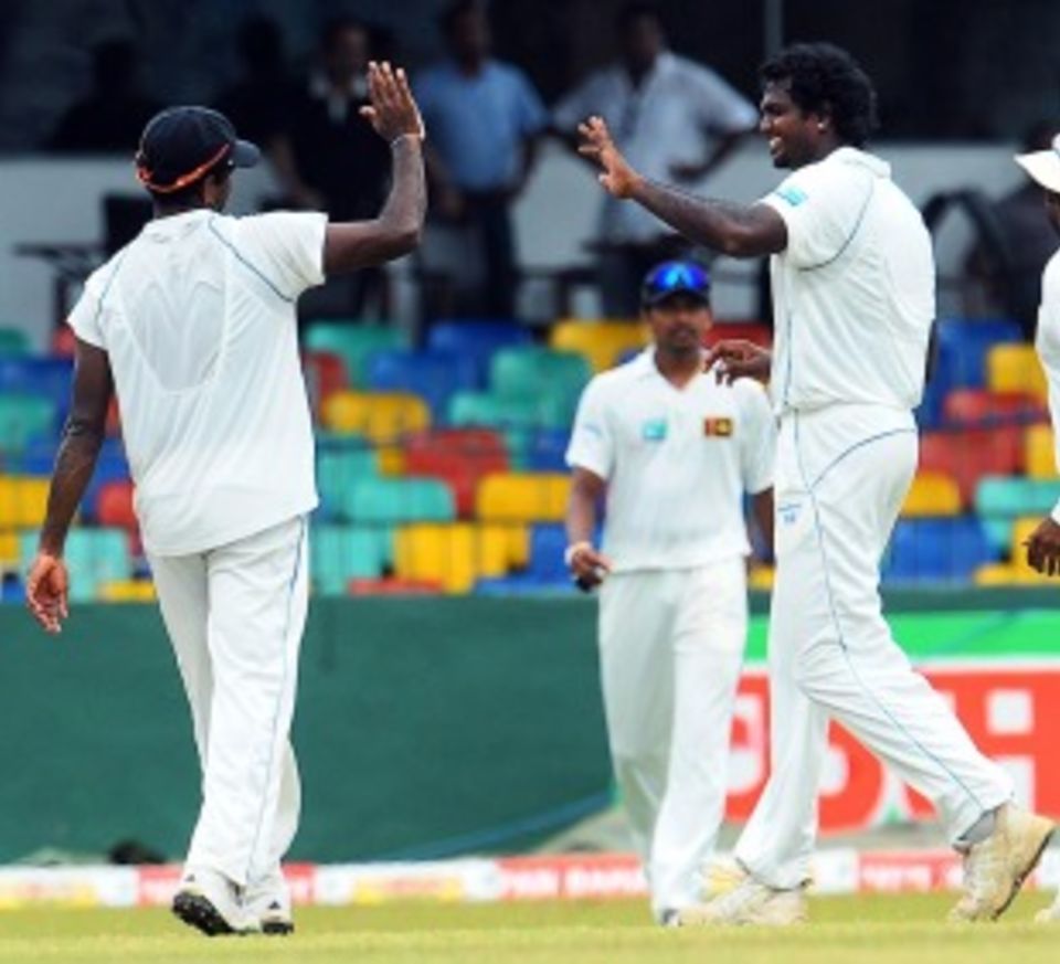 Dilhara Fernando broke a frustrating last-wicket partnership between Ishant Sharma and Pragyan Ojha