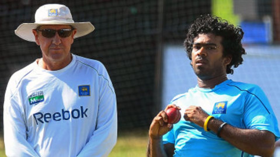 Lasith Malinga bowls at the nets as coach Trevor Bayliss looks on