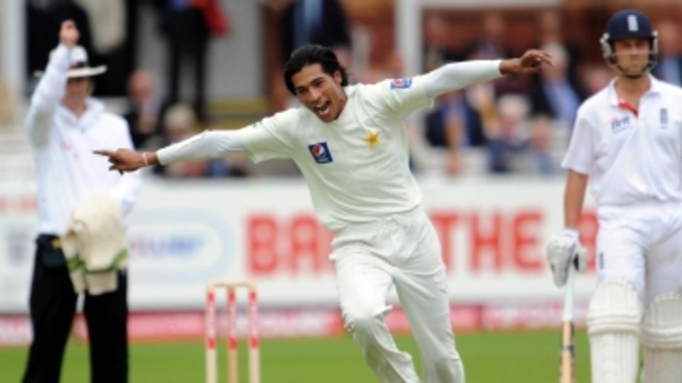 Mohammad Amir ripped through England's middle order on the second morning at Lord's
