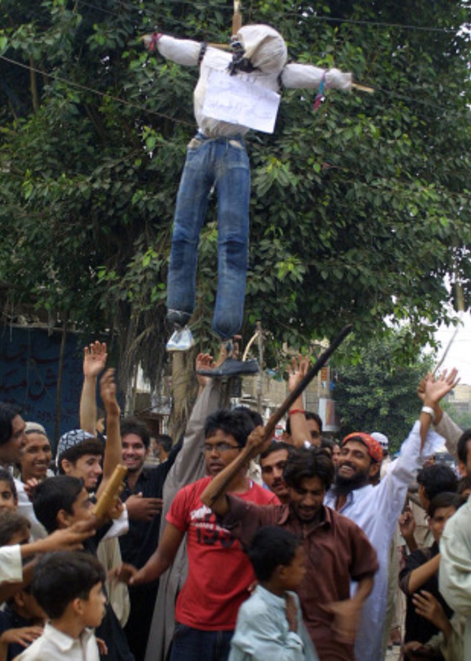 There has been an angry reaction in Pakistan to the spot-fixing allegations