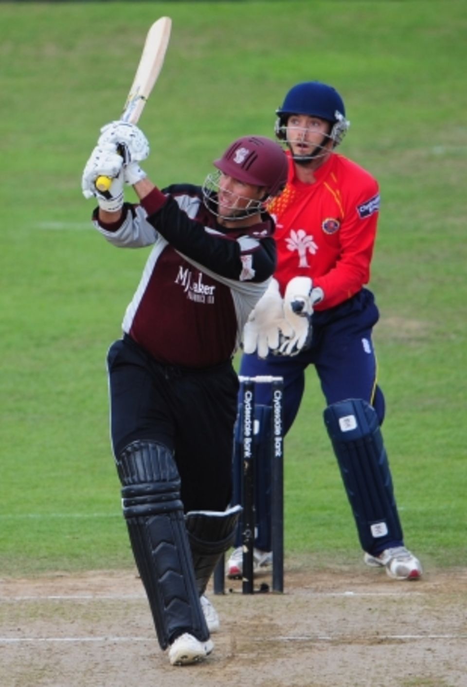 Marcus Trescothick treated the Taunton crowd to an array of attacking strokes as he booked his side a Lord's final