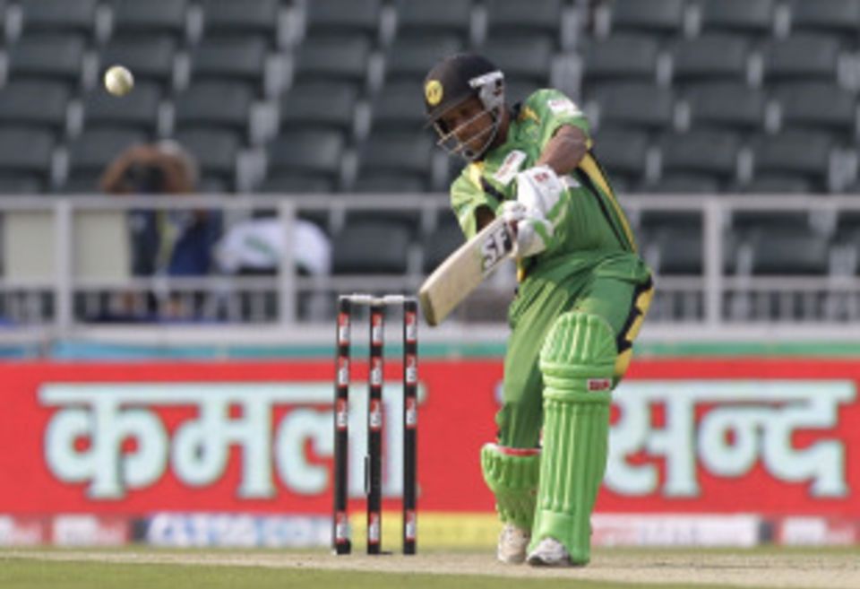 Ramnaresh Sarwan's 59 proved to be the deciding factor in Guyana's thrilling victory over Somerset
