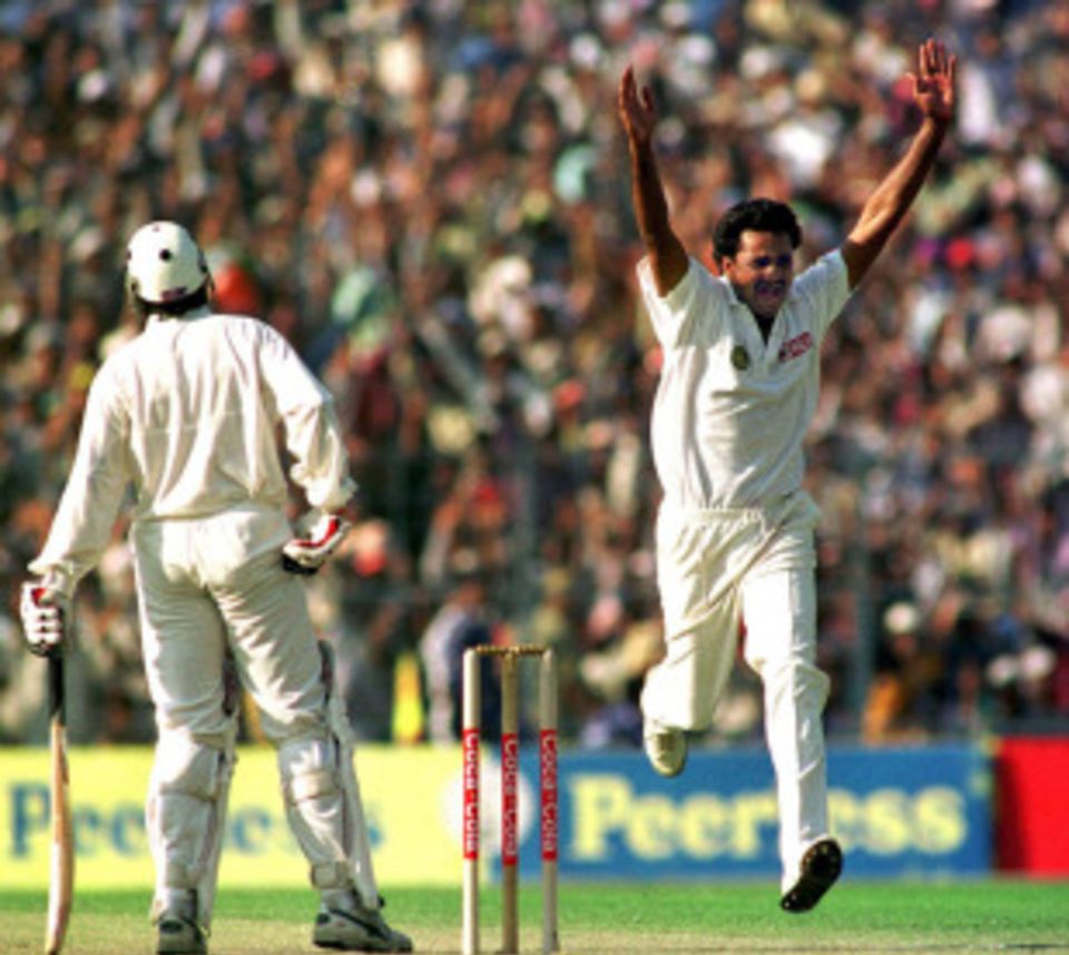 Before the storm: Javagal Srinath celebrates on his way to 8 for 86 in Pakistan's second innings