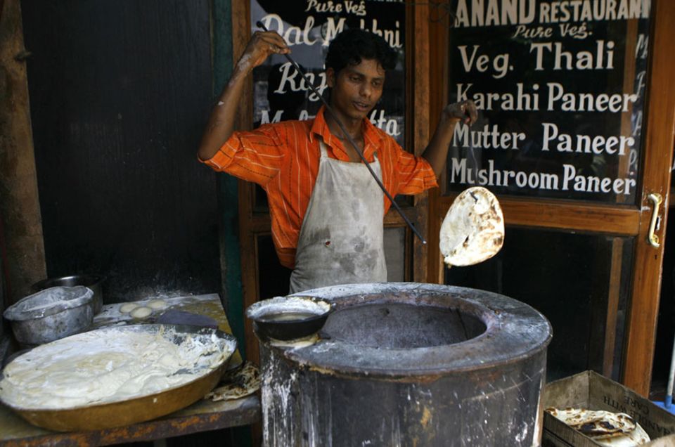 Mop up the rich curries with <i>tandoori naan</i>