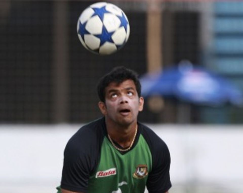 Abdur Razzak is the latest player to voice his unhappiness at not being paid by his BPL team