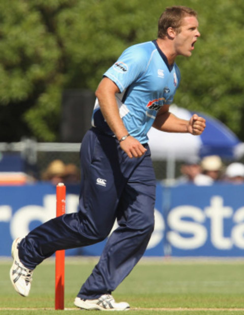 Michael Bates' triple-wicket maiden set up a thrilling win for Auckland