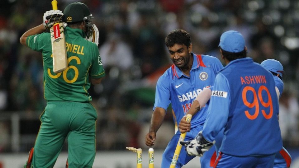 <b>Team</b>: South Africa<br><B>Match</b>: <a href="http://www.espncricinfo.com/ci/engine/current/match/463151.html" target="_blank">v India, Johannesburg, January 2011</a><br><b>Target</b>: 191<br><b>At one stage</b>: 152 for 4<br><b>The collapse</b></b>: 6 for 37