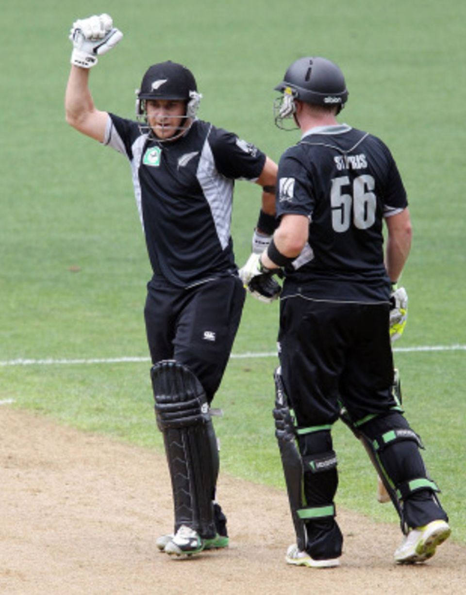 Nathan McCullum and Scott Styris added 120 runs in 14 overs