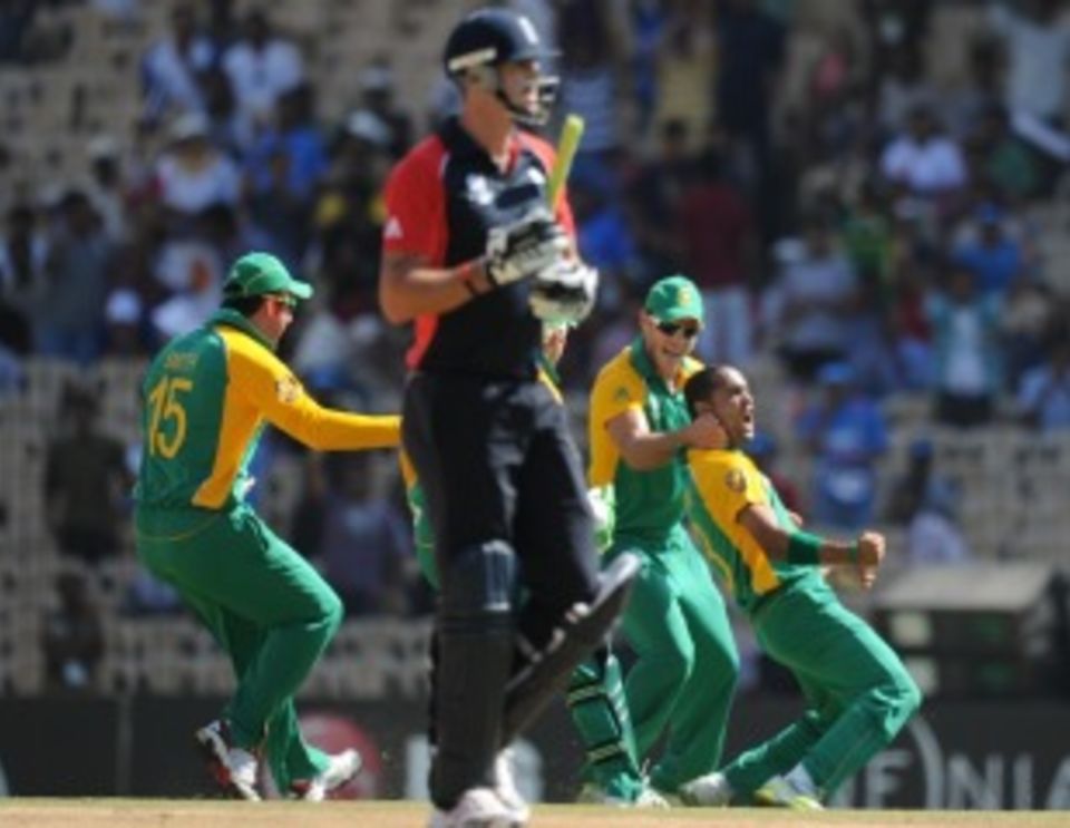 The plot to bowl Robin Peterson to Kevin Pietersen worked perfectly